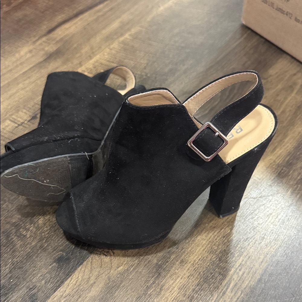Elegant Black Slingback Heels 8.5